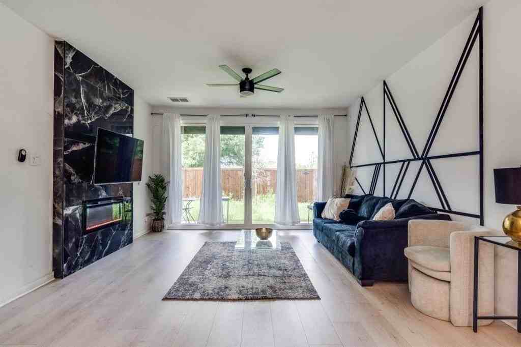 3351 Conroe St - Photo 6 of 17