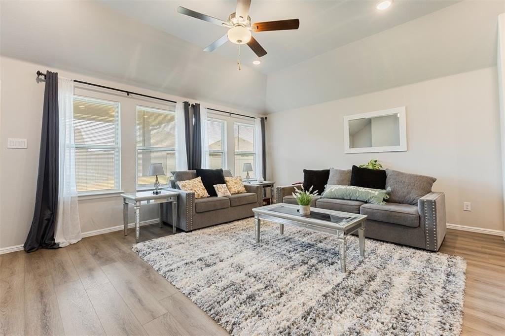 7537 Prairie Holly Ln - Photo 4 of 27