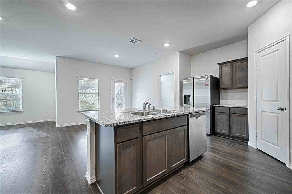 2326 Conklin Dr - Photo 5 of 28