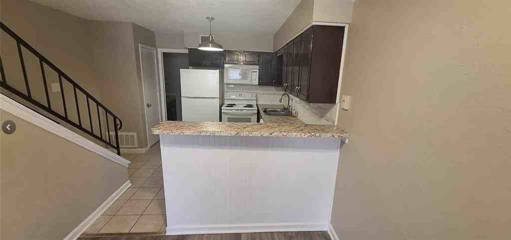 805 N Oak St #103 - Photo 2 of 9