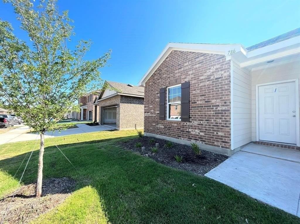 786 Yorkshire Dr - Photo 2 of 25