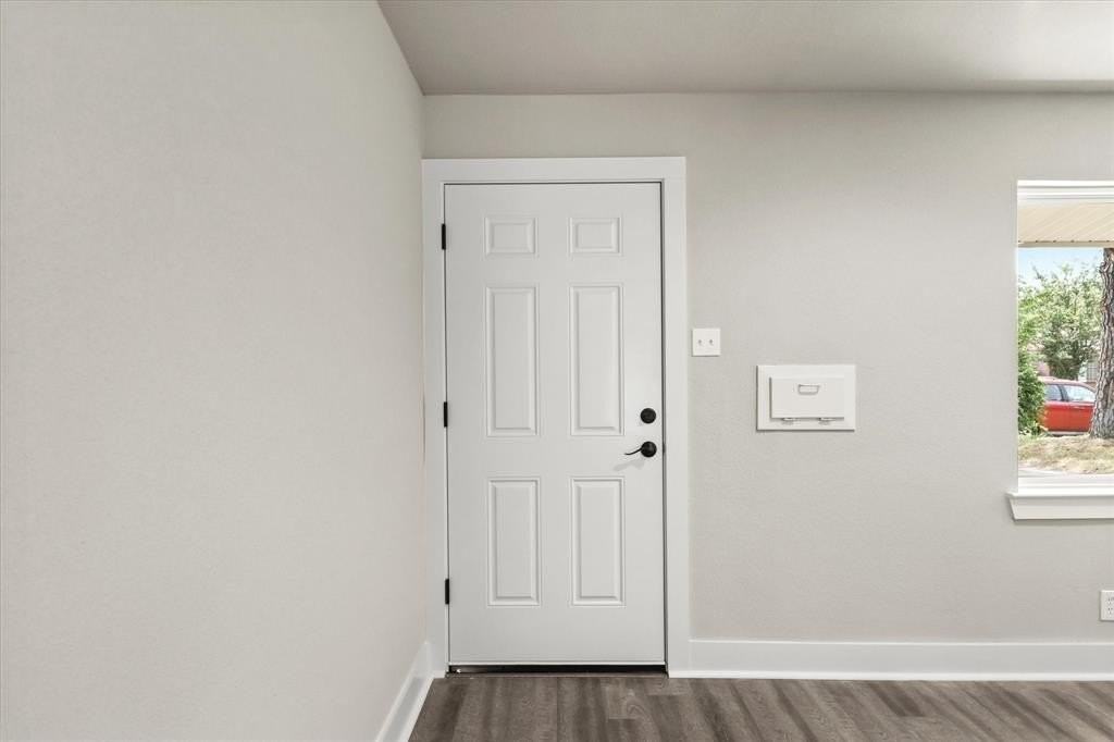 5629 Maceo Ln - Photo 5 of 25