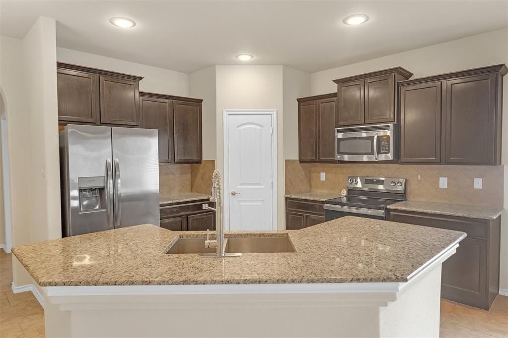 659 Owen Trl - Photo 3 of 25