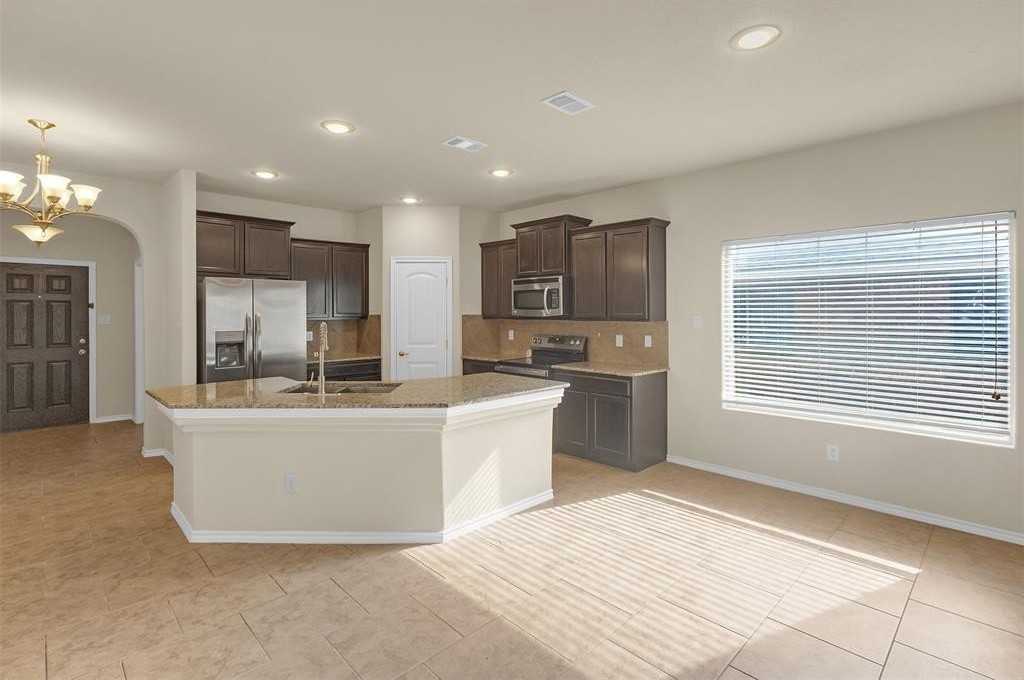 659 Owen Trl - Photo 5 of 25