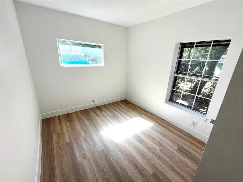 918 W 8th St #2 - Photo 4 of 7