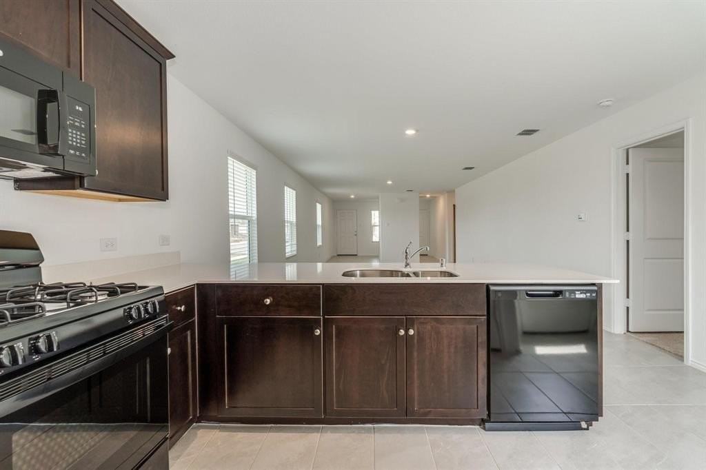 7625 Bluebell Ln - Photo 5 of 36