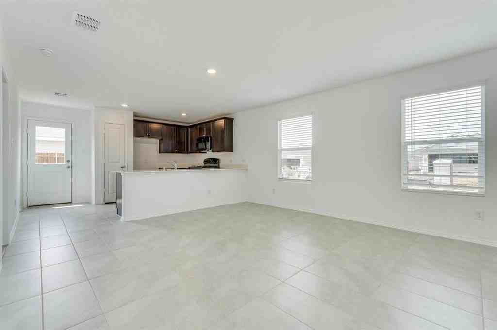 7625 Bluebell Ln - Photo 7 of 36