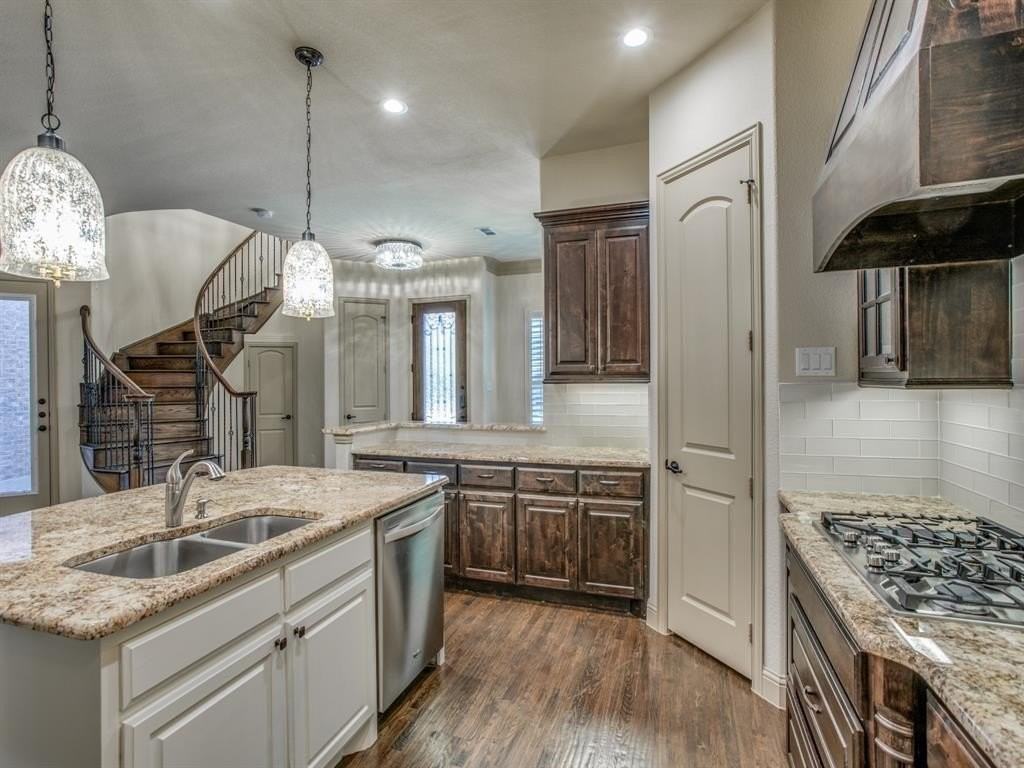 1213 Crockett Street - Photo 6 of 25