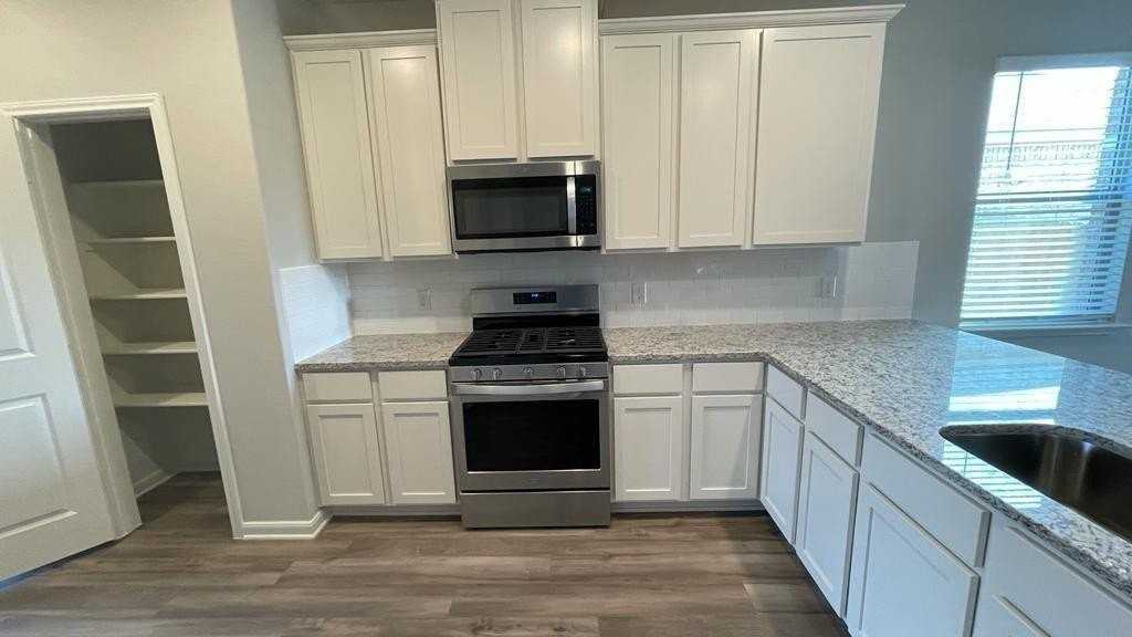 137 Emma Dr - Photo 3 of 40