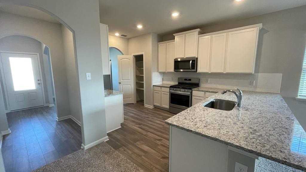 137 Emma Dr - Photo 4 of 40