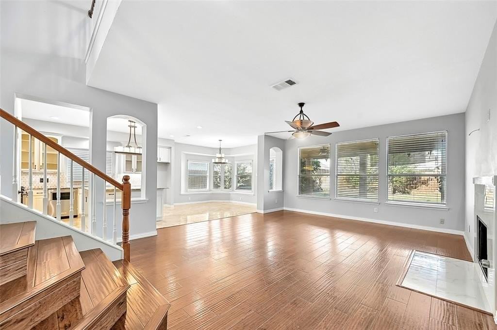 1421 Eugene Dr - Photo 3 of 40