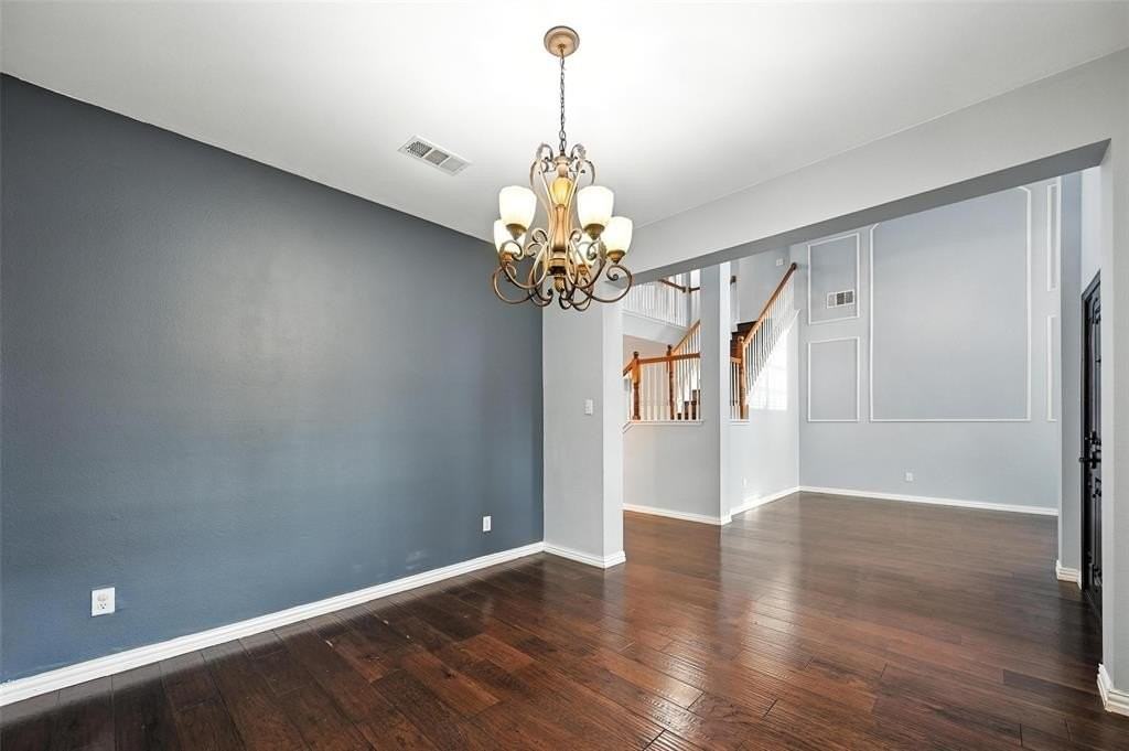 1421 Eugene Dr - Photo 5 of 40