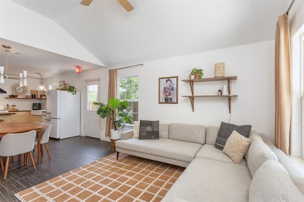 1211 Garcia St - Photo 4 of 27