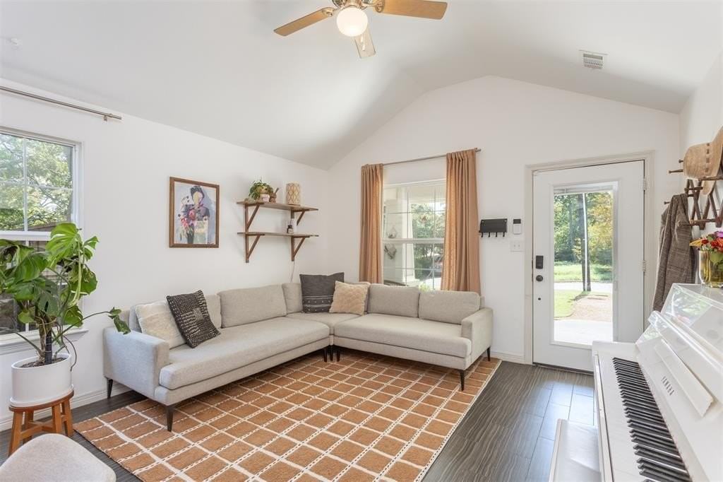 1211 Garcia St - Photo 5 of 27