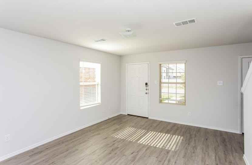 1505 Timothy St - Photo 4 of 13