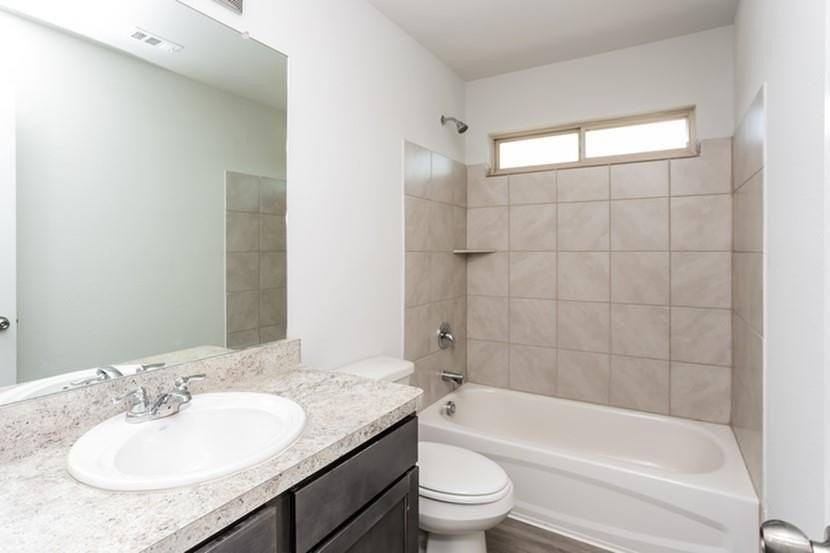 1505 Timothy St - Photo 7 of 13