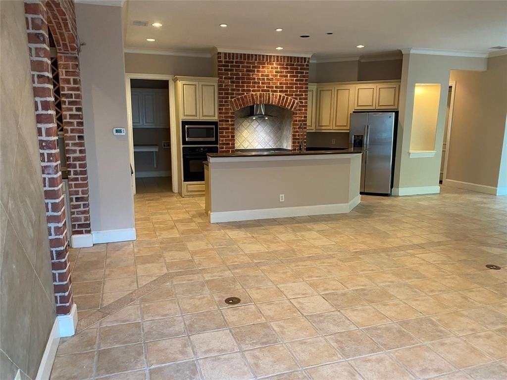 9309 Nottingham Ct - Photo 6 of 36