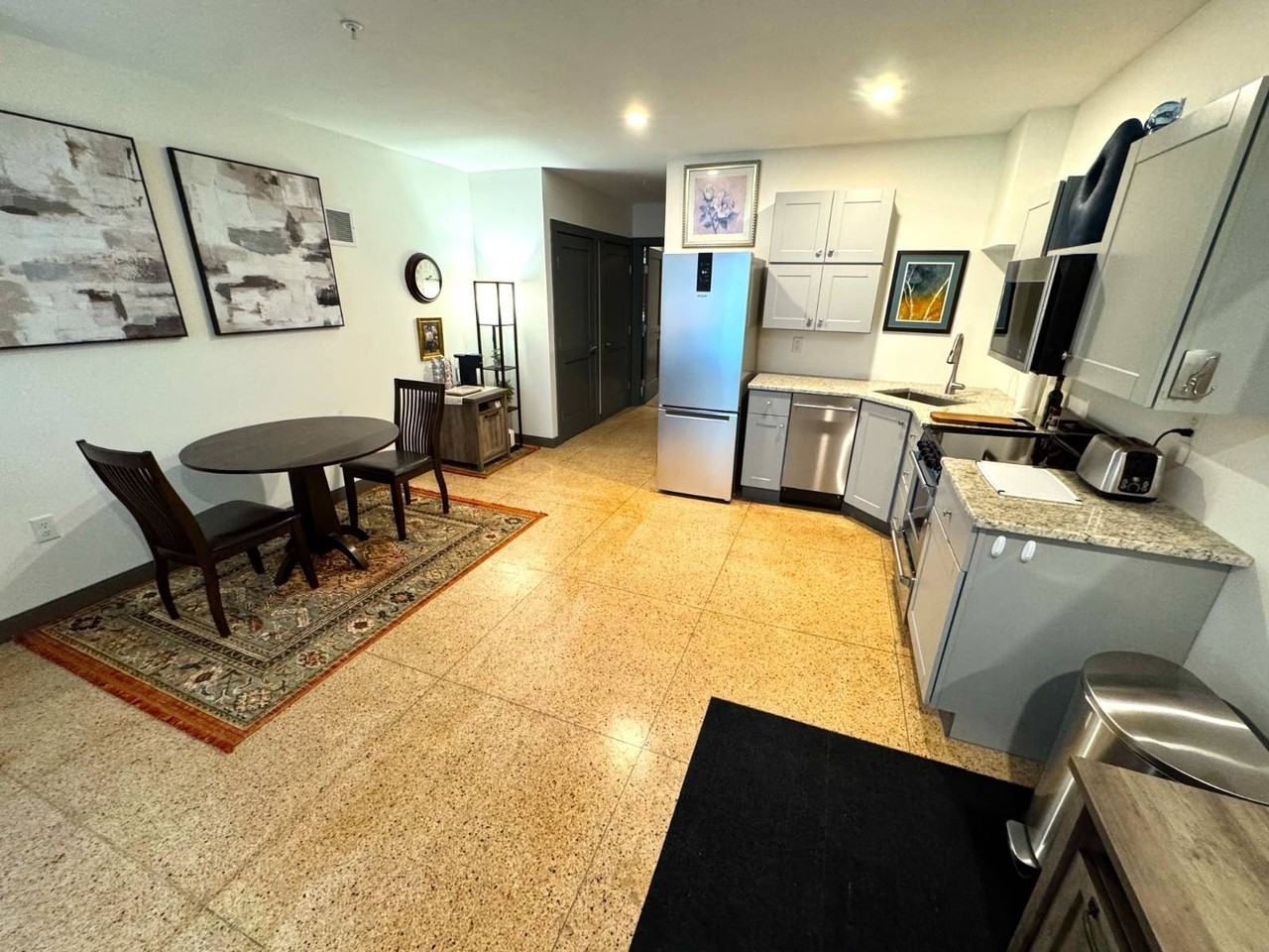 480 South Salina Street - Photo 5 of 33