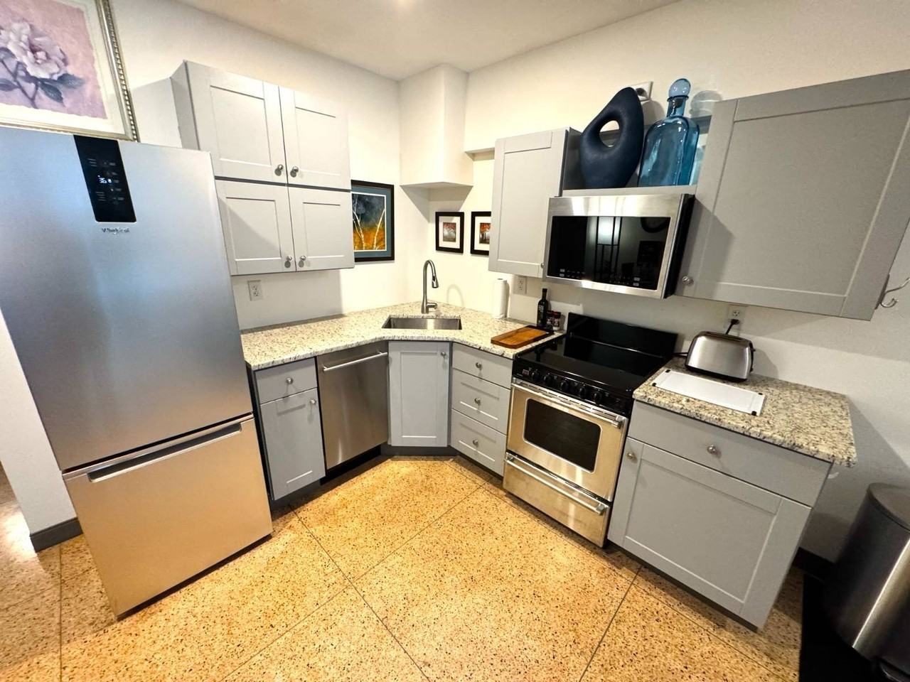 480 South Salina Street - Photo 6 of 33