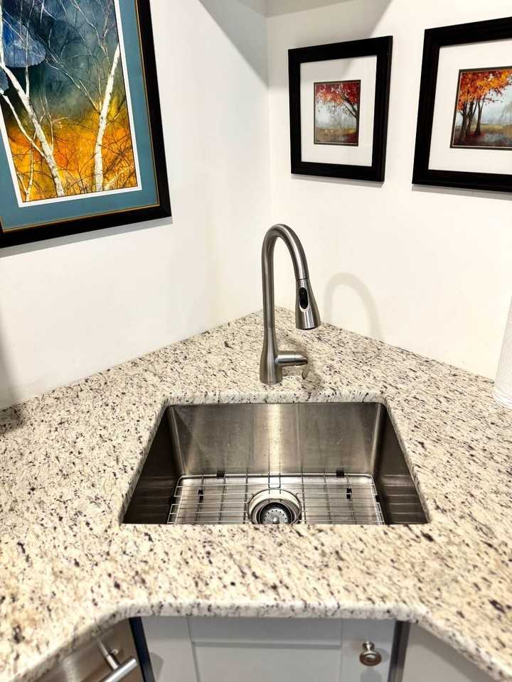 480 South Salina Street - Photo 7 of 33