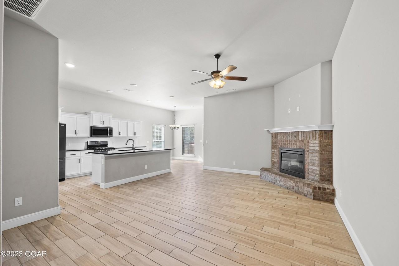 722 Kara Ln - Photo 2 of 11