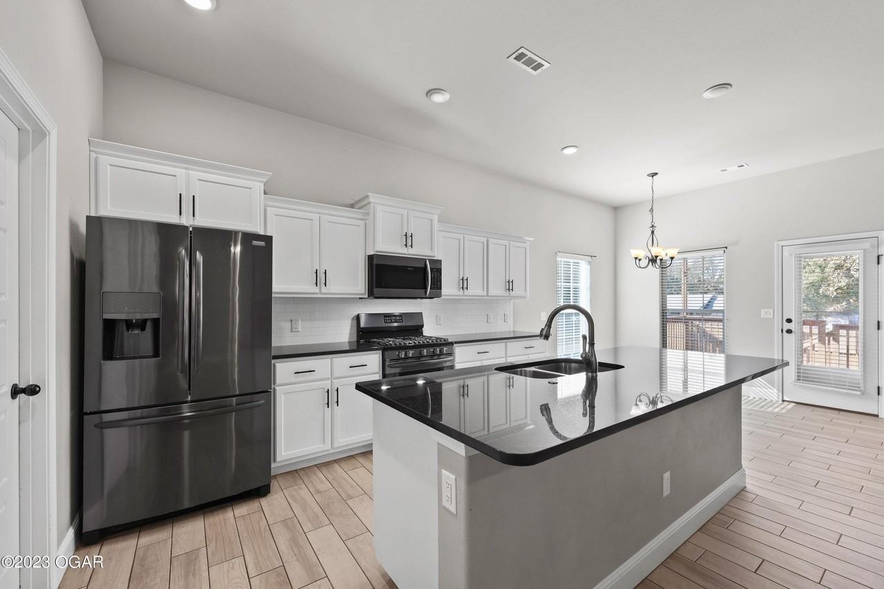 722 Kara Ln - Photo 3 of 11