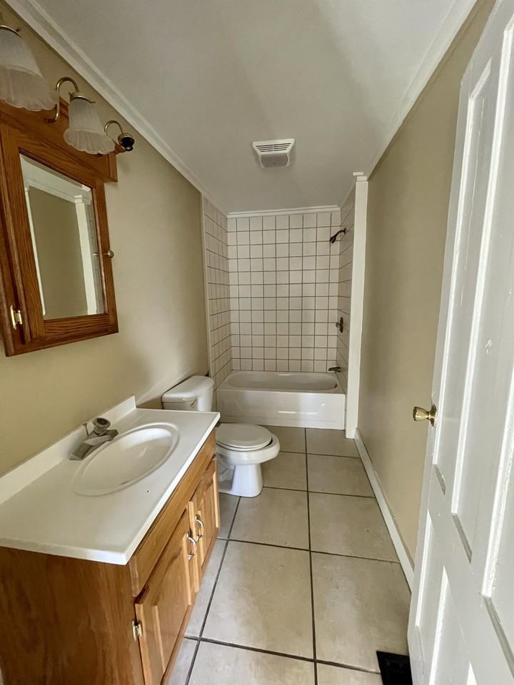 60 East Court Street - Photo 3 of 10