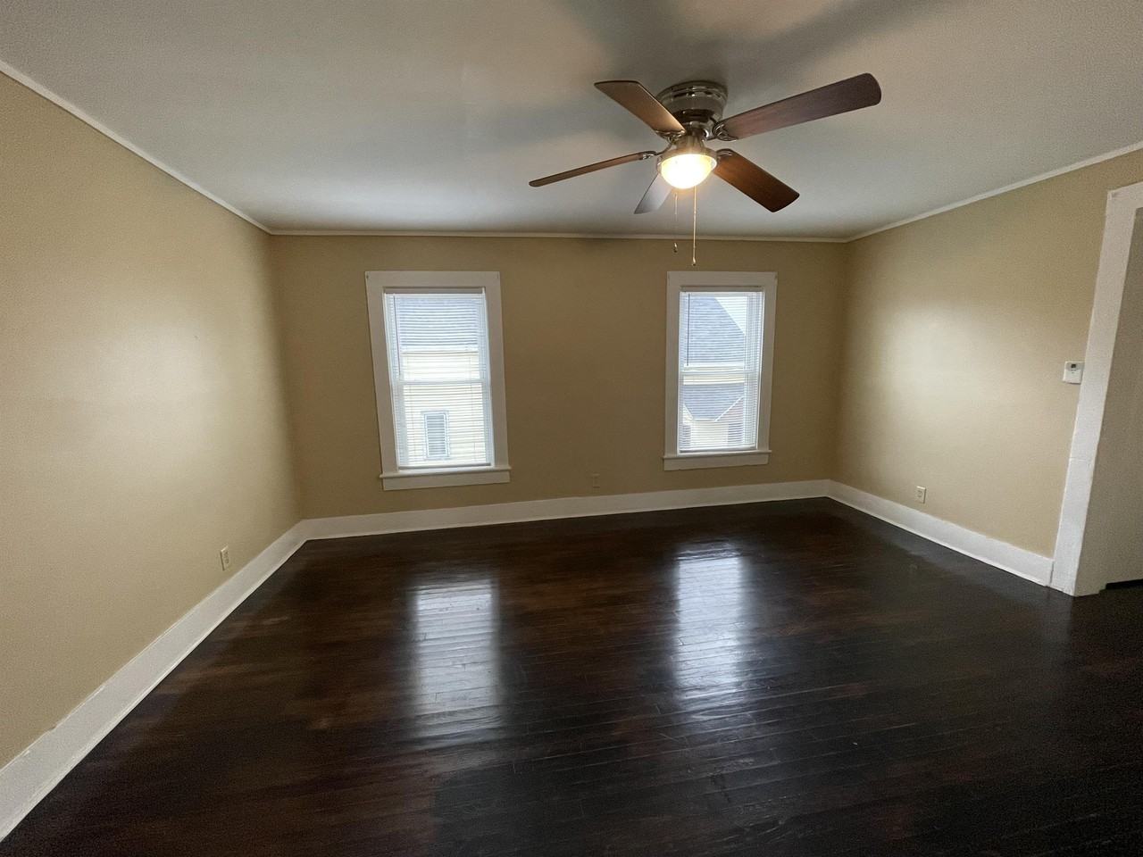 60 East Court Street - Photo 4 of 10