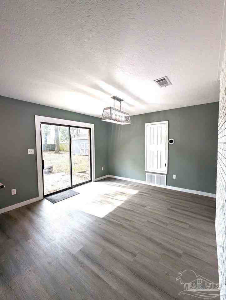 6045 Hamilton Bridge Rd - Photo 7 of 31