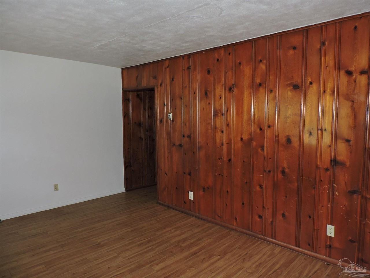 1010 Pennsylvania Dr - Photo 4 of 11