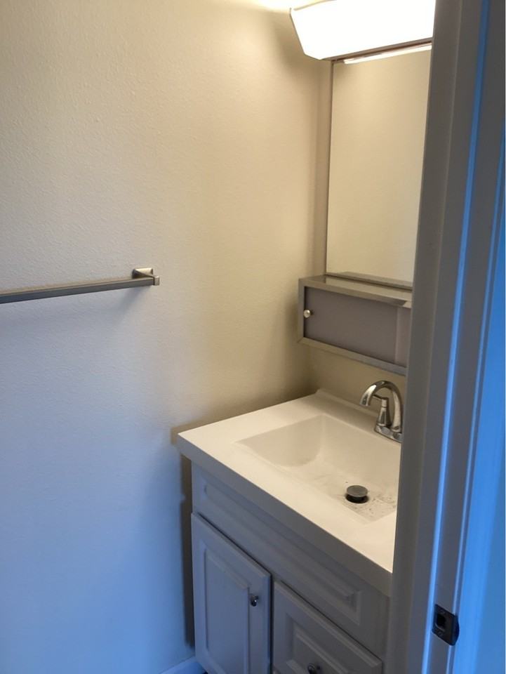 1109 Southwest 12th Street - Photo 3 of 35