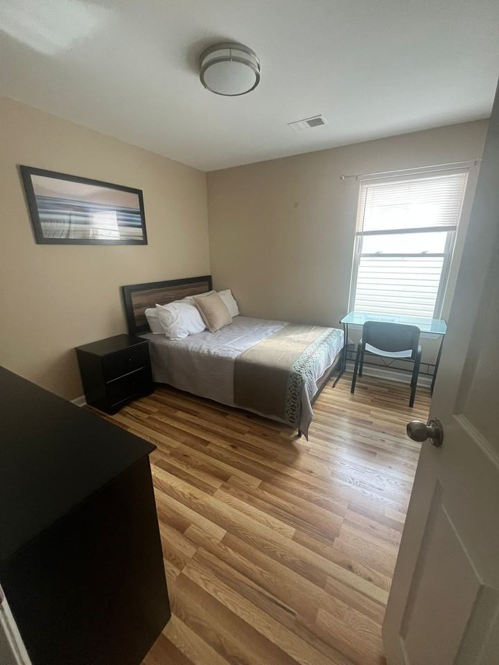 141-143 Norfolk Street (10 Bed | 7 Bath) (UH | T1) - Photo 2 of 2