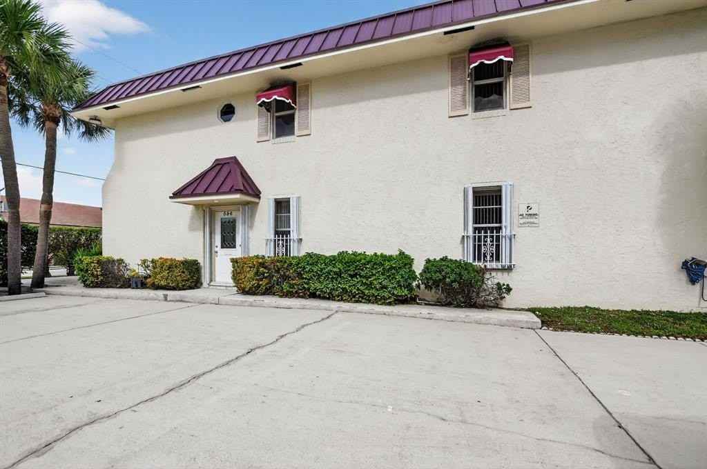 596 Se 20th Ave #4 - Photo 6 of 50