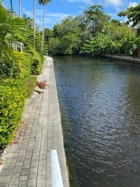 578 Ne 20th St #16E - Photo 4 of 11