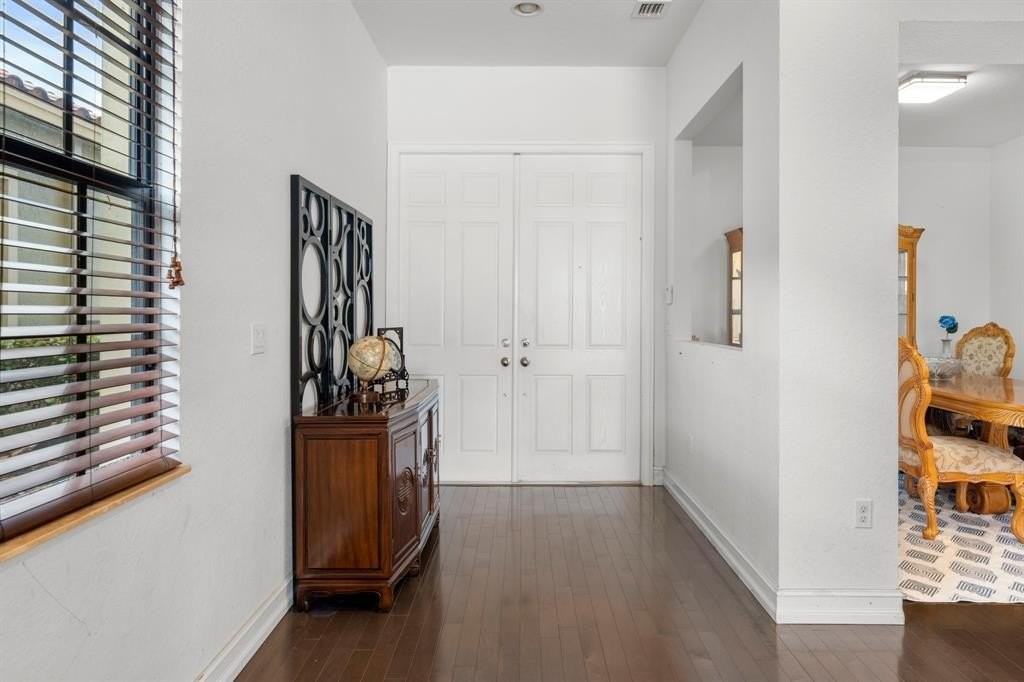 7302 Nw 111th Way - Photo 5 of 36