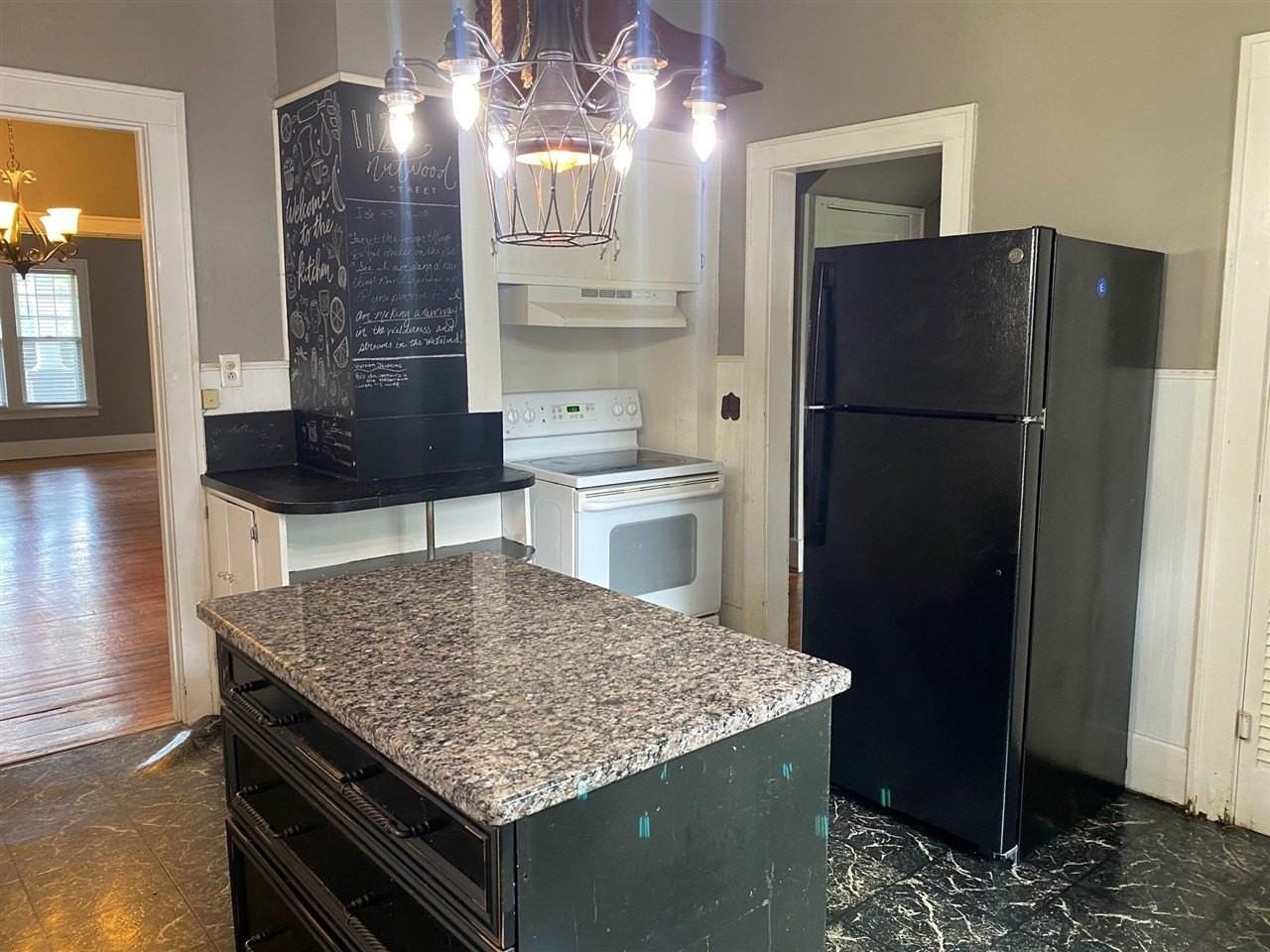 1122 Nutwood Street - Photo 7 of 20