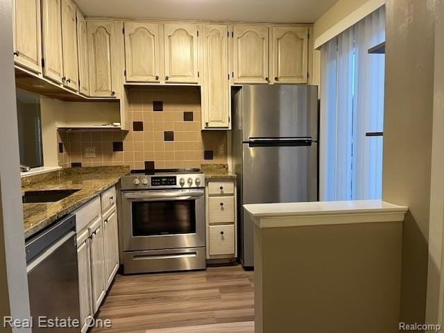 44700 Bayview Dr #49 - Photo 5 of 21