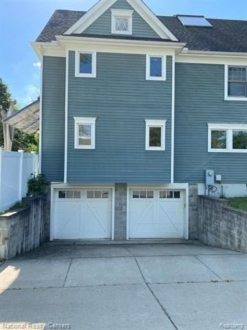 1588 Bennaville Ave - Photo 3 of 24