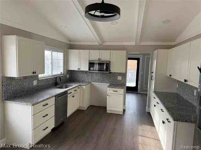 38527 Claremont Dr - Photo 5 of 15