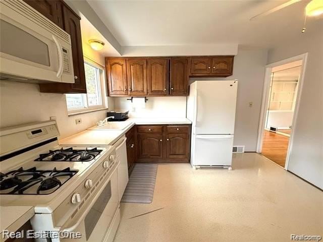 7627 Rosemary St - Photo 6 of 15