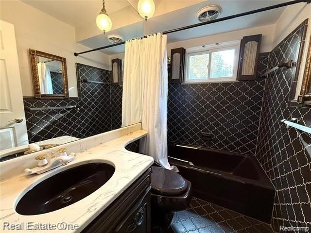 7627 Rosemary St - Photo 7 of 15