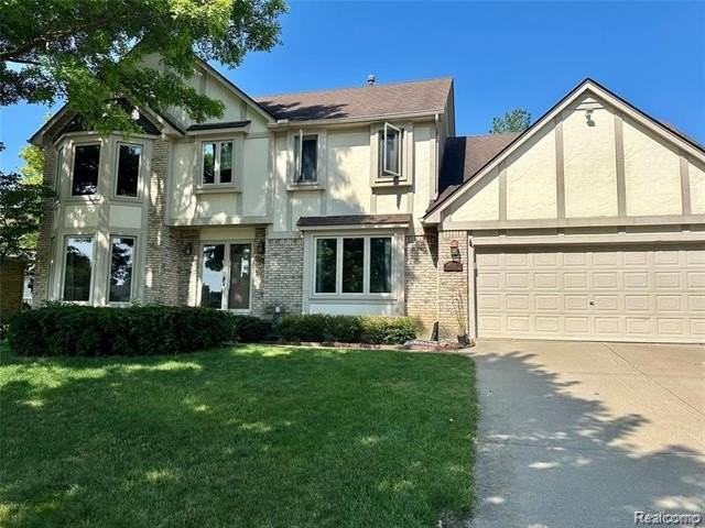 24397 Venice Drive - Photo 2 of 36