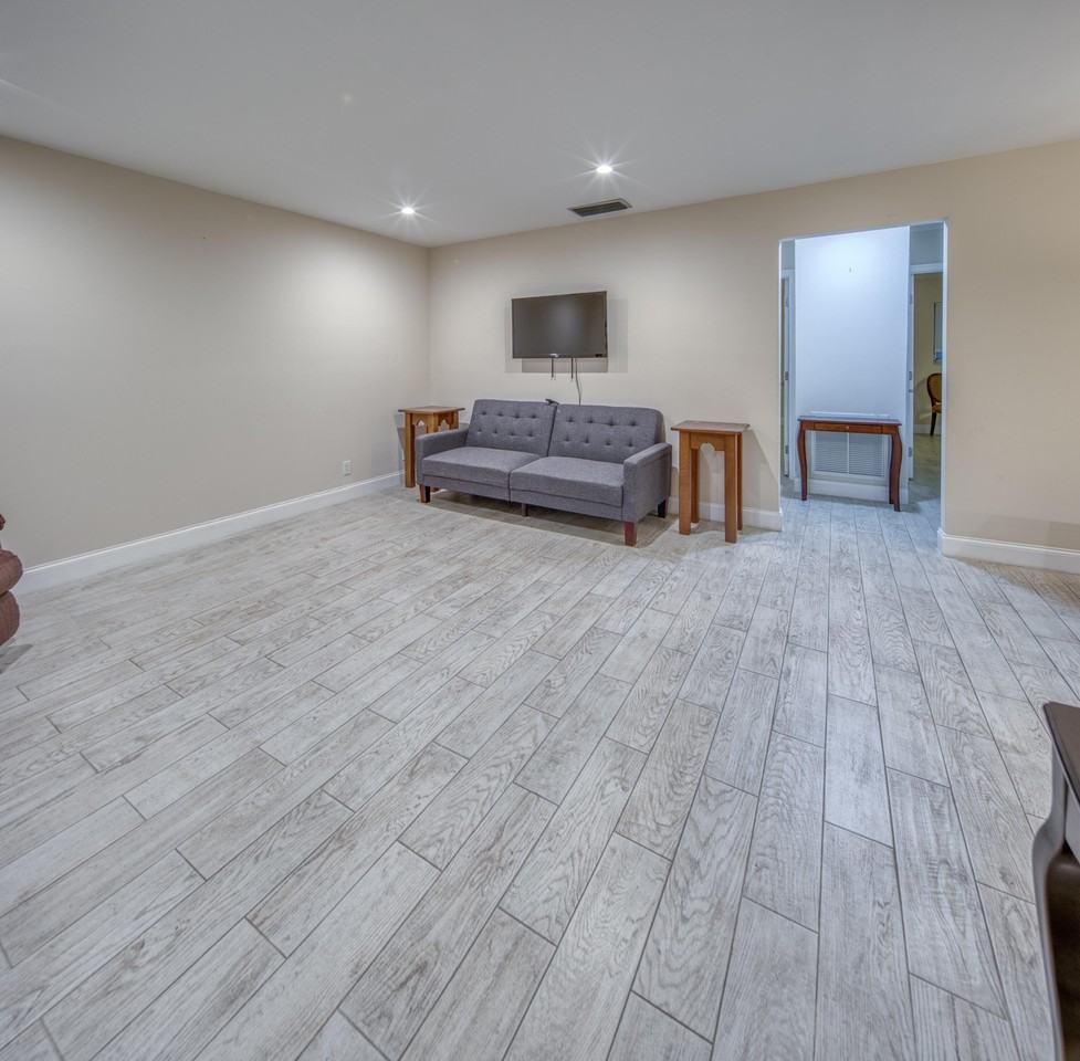 301 South Lakeside Drive #7 - Photo 2 of 16