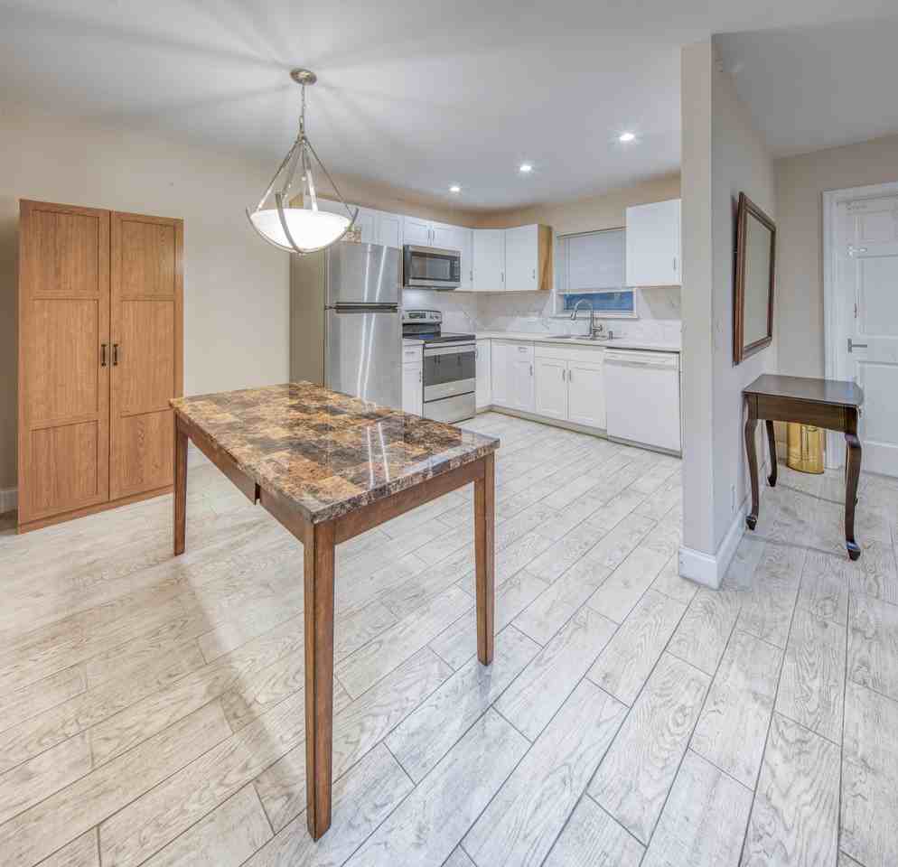 301 South Lakeside Drive #7 - Photo 4 of 16