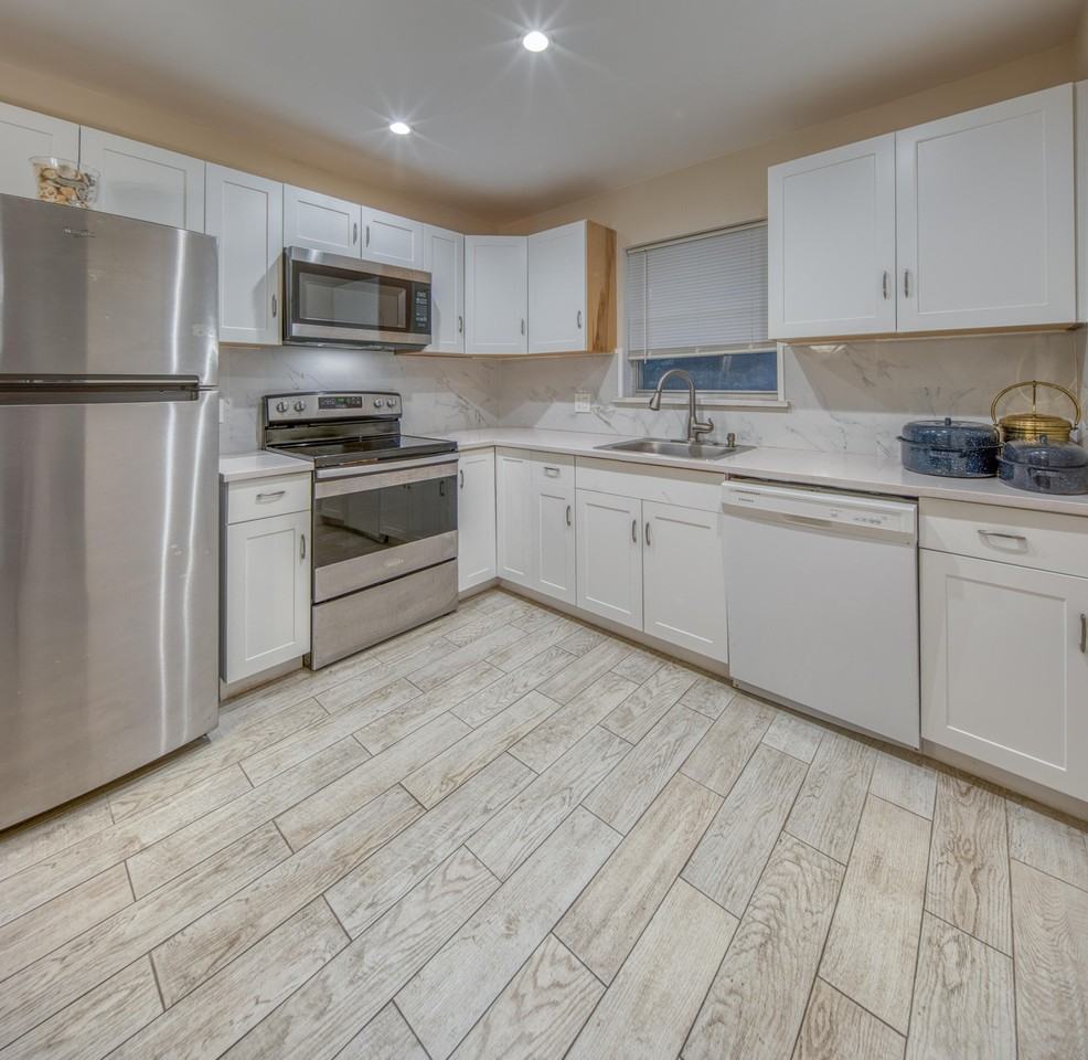 301 South Lakeside Drive #7 - Photo 5 of 16