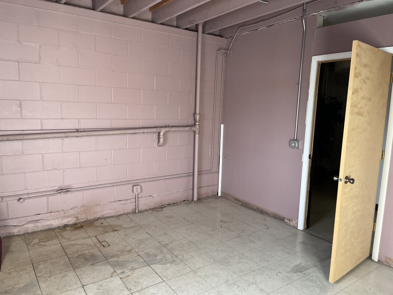 5701 Northwest Radial Highway - Photo 6 of 11