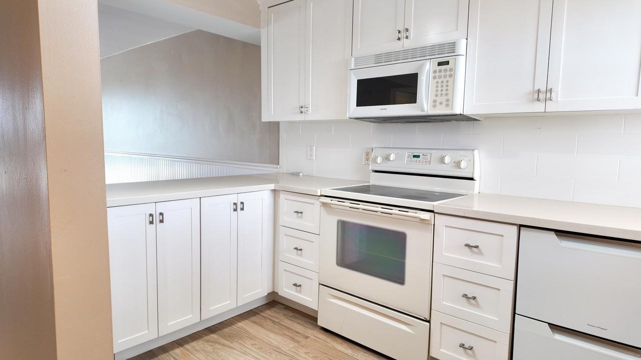 4640 Lucerne Lakes Blvd #502 - Photo 4 of 35