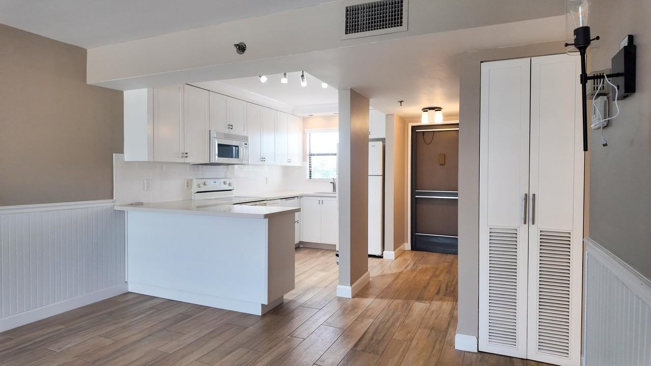 4640 Lucerne Lakes Blvd #502 - Photo 7 of 35