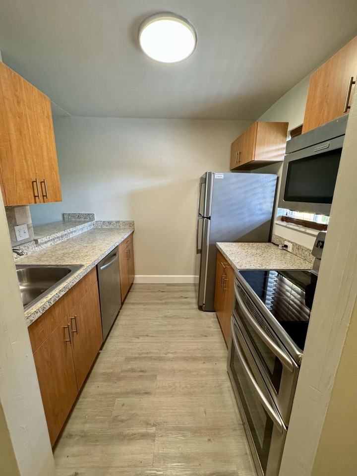 836 Sw 9th Street Cir #201 - Photo 3 of 11