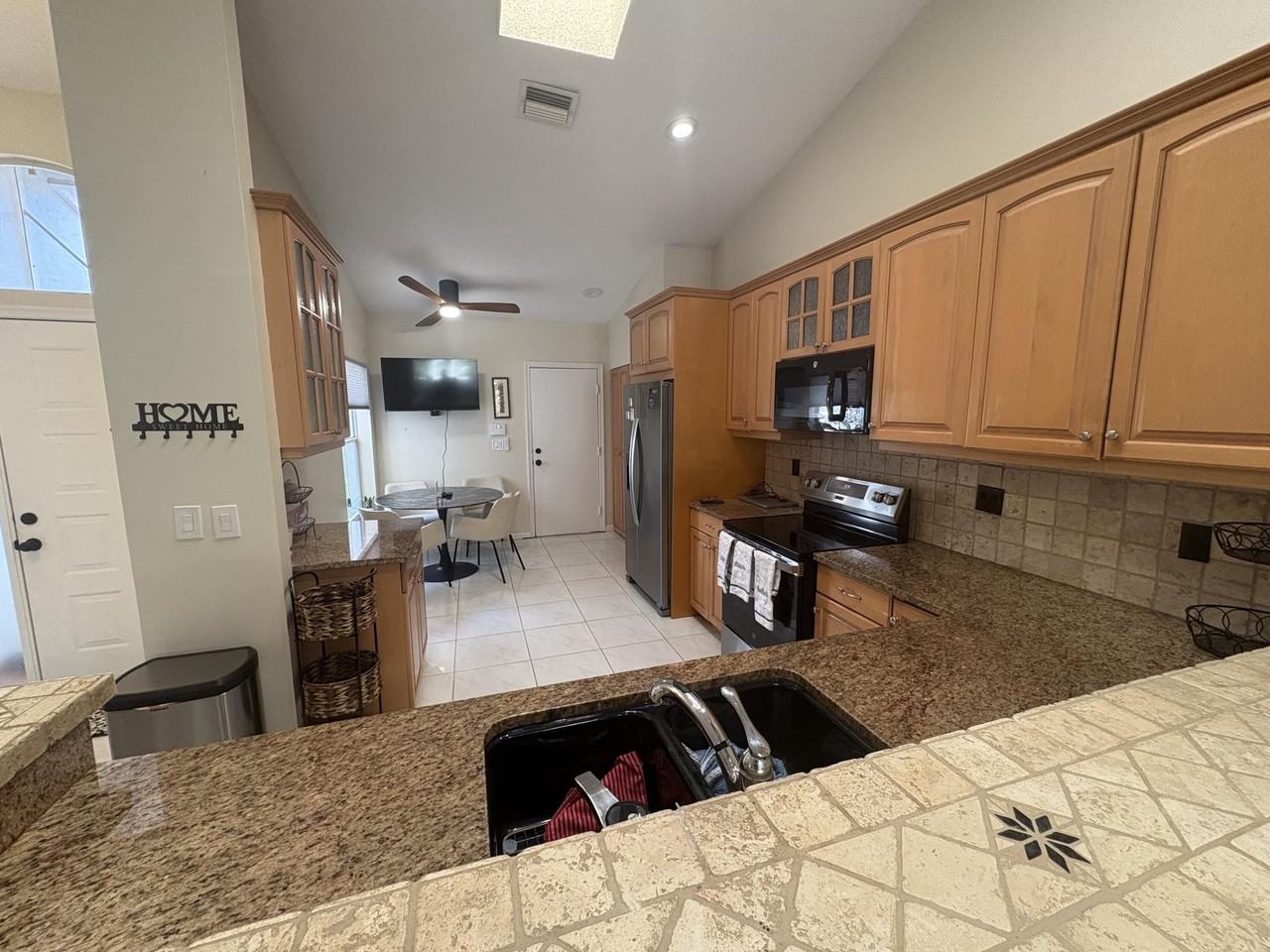 7275 Summer Tree Dr - Photo 5 of 28